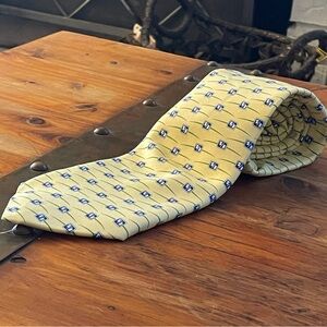 Vineyard Vines Yellow Tie with Blue Geometric Design